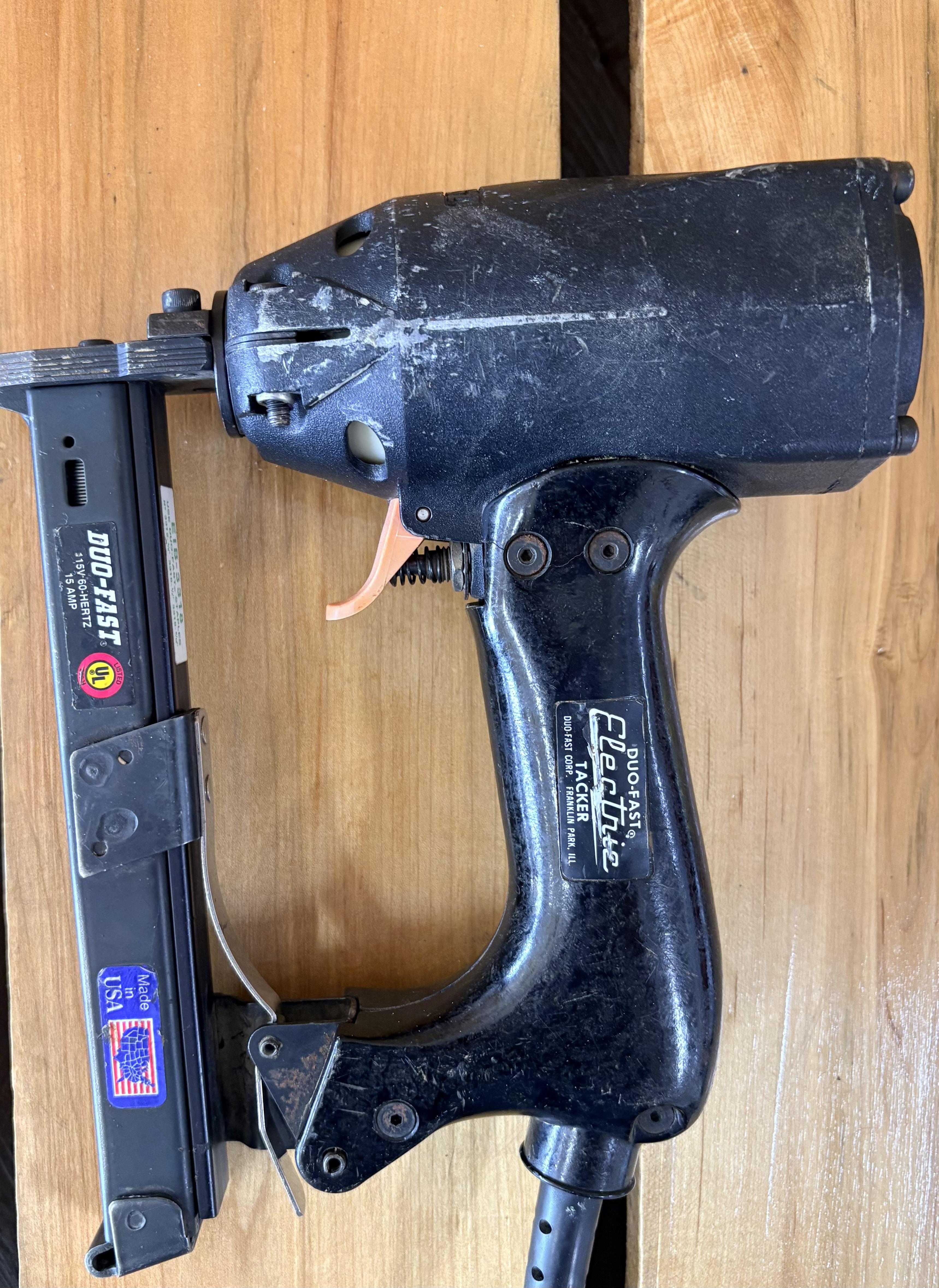 Where to find GUN, STAPLER ELECTRIC in Oakland