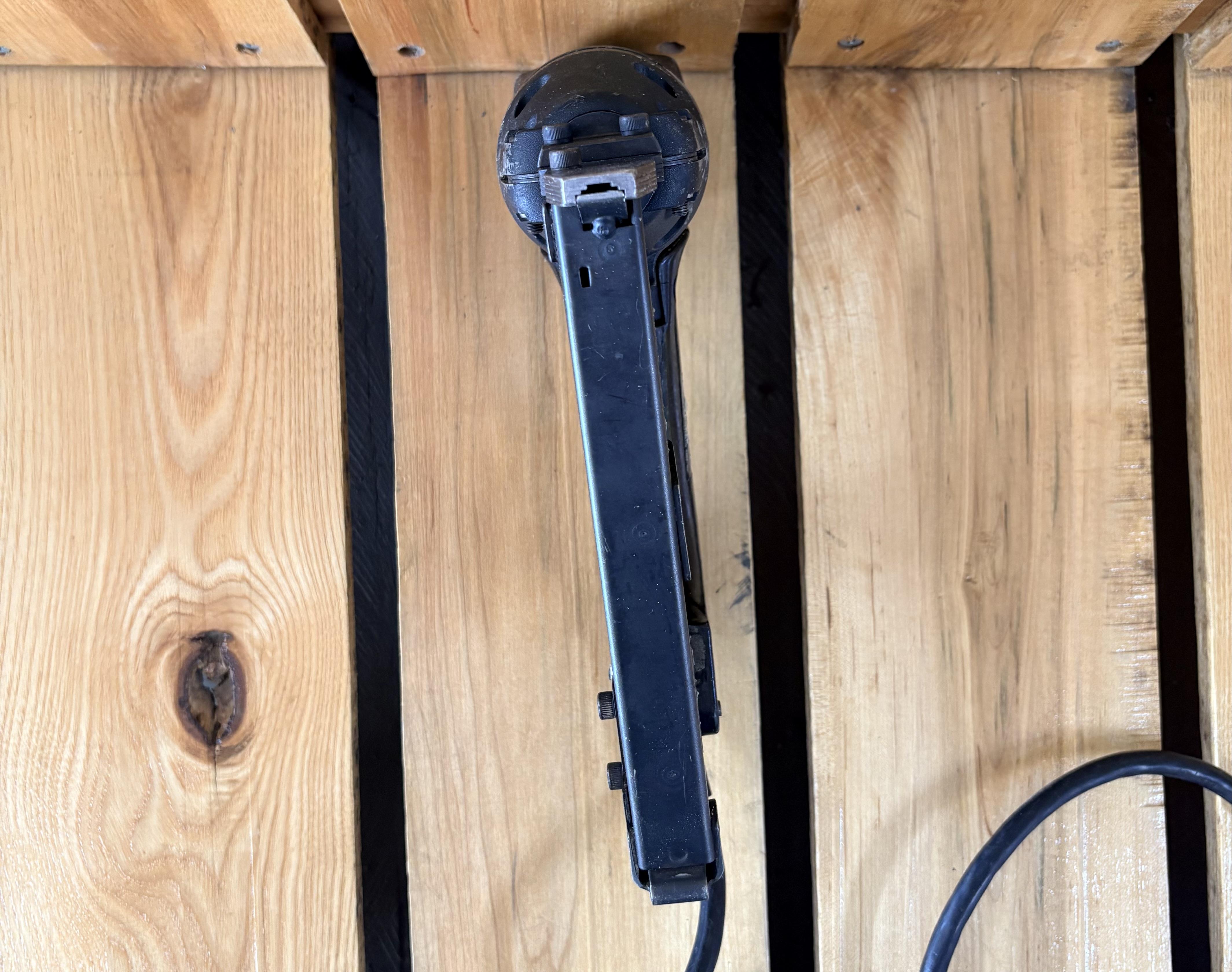 Where to find GUN, STAPLER ELECTRIC in Oakland