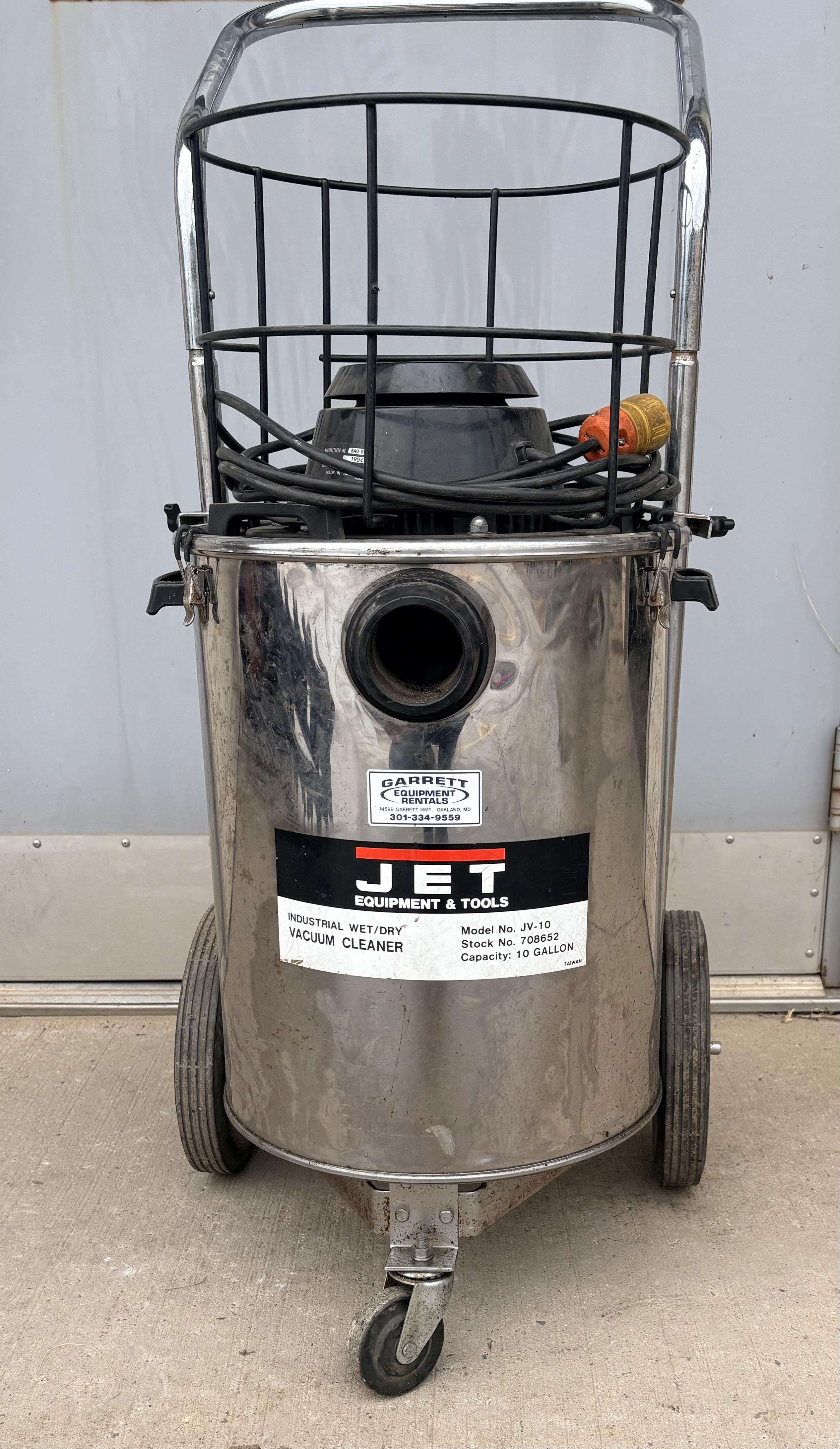 Where to rent VACUUM, DRY SHOP 15 GAL in Oakland MD