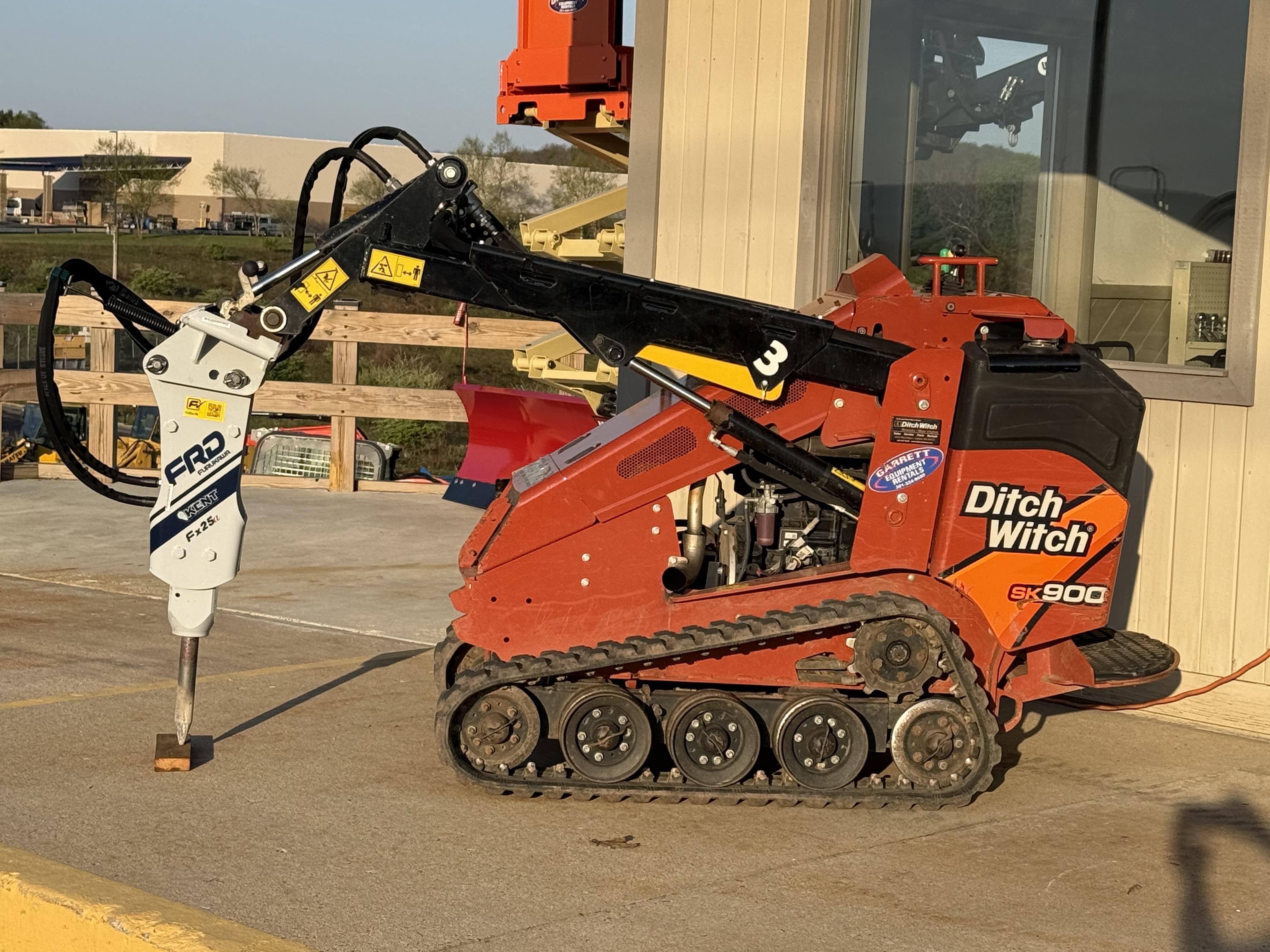 Where to rent MINI BREAKER, HYD. 275 CLASS in Oakland MD